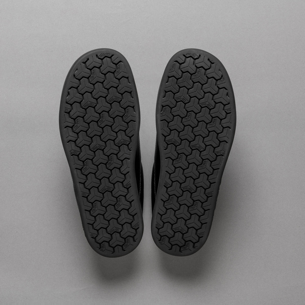 BLACK/BLACK