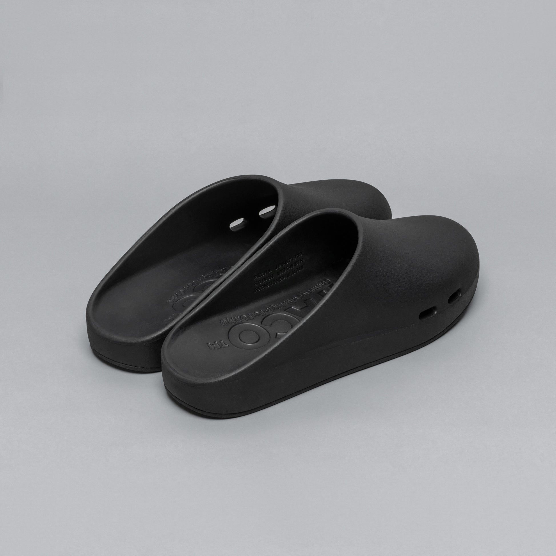 BLACK/BLACK