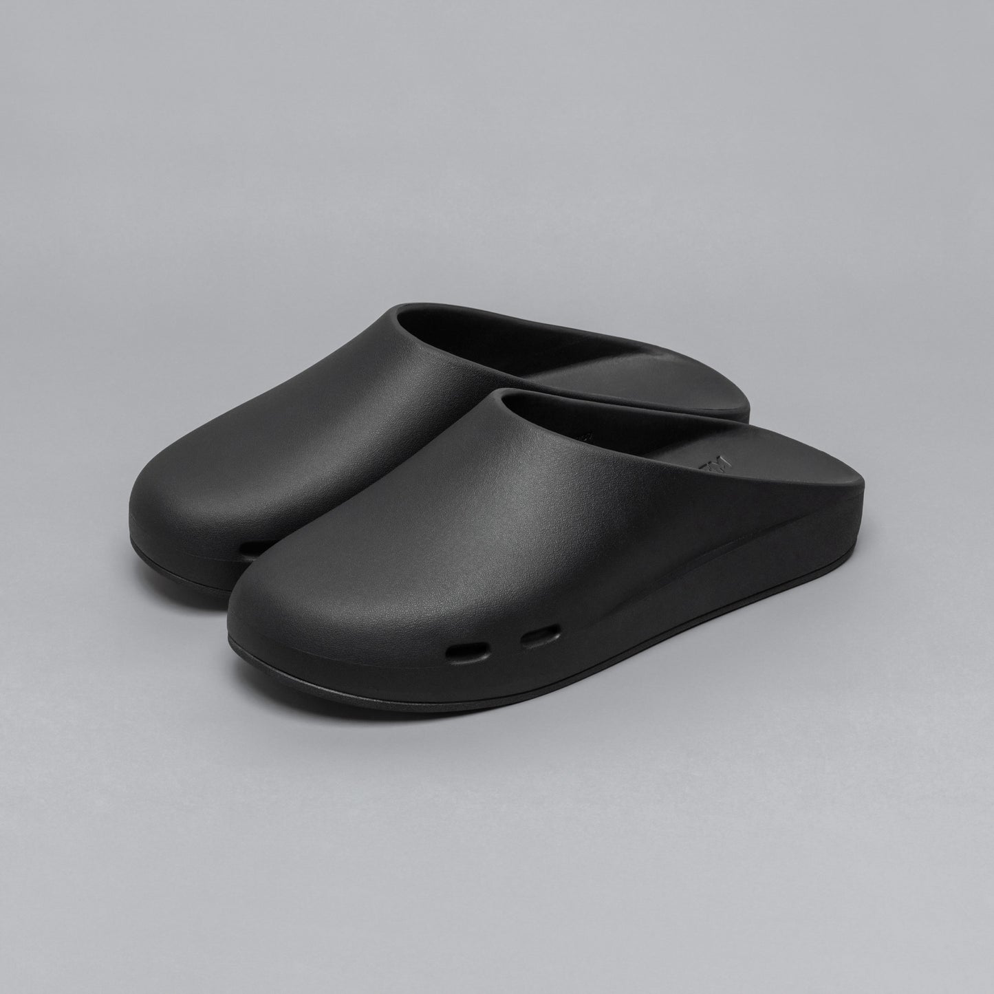BLACK/BLACK