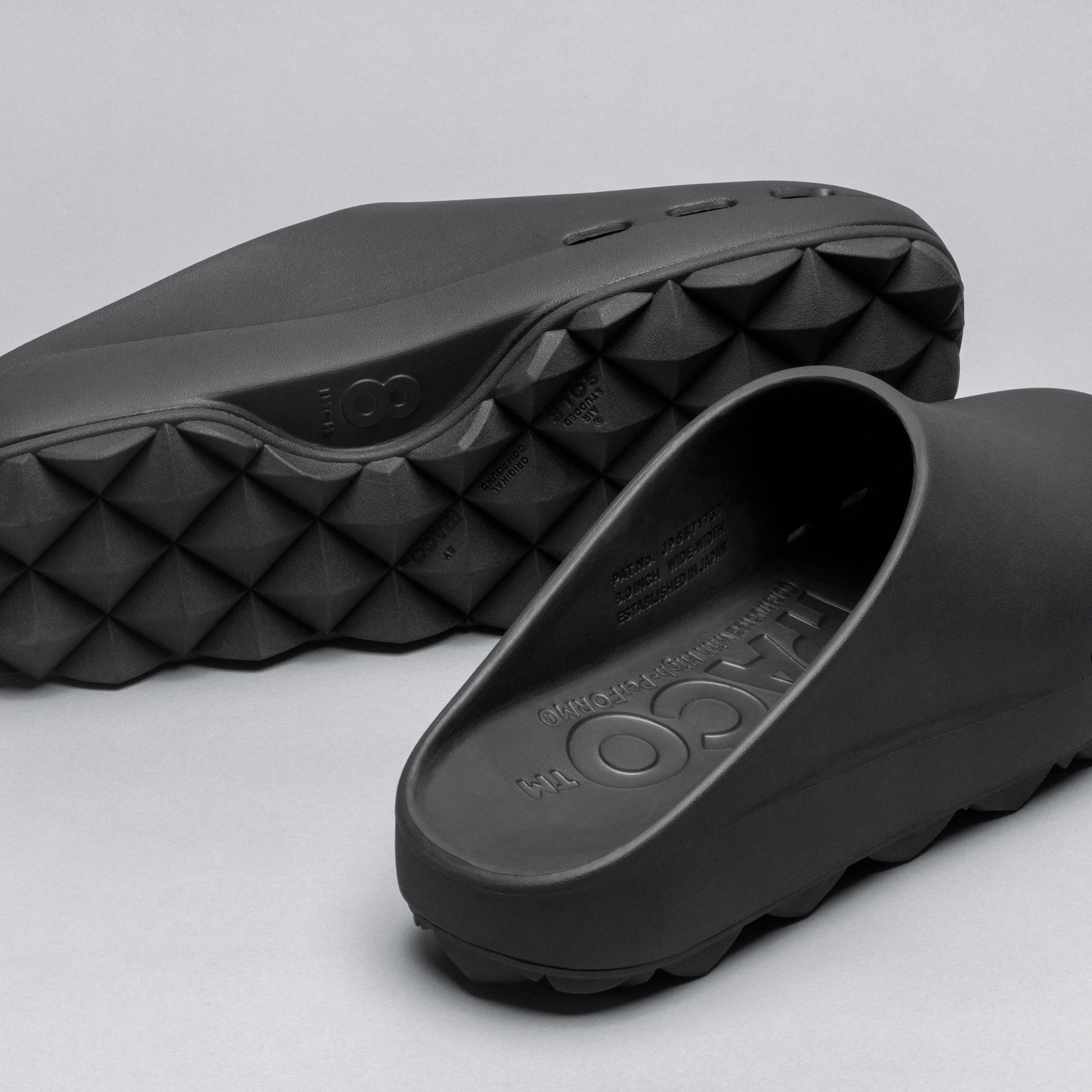 BLACK/BLACK