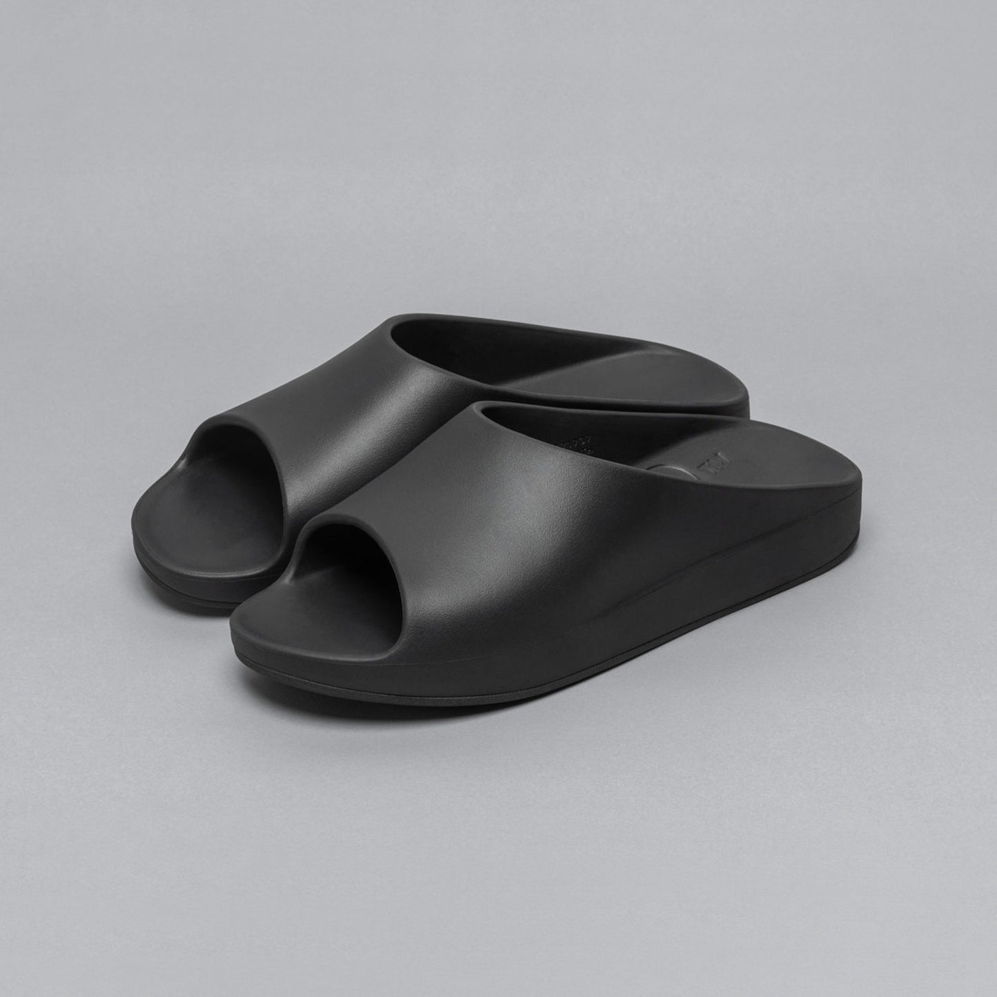 BLACK/BLACK