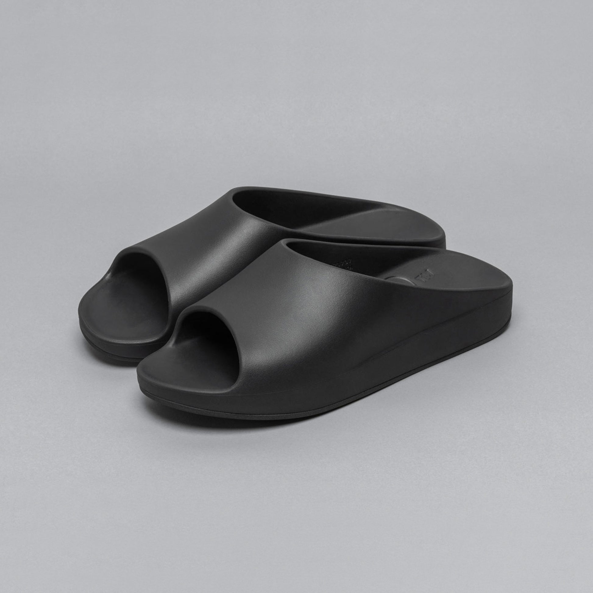 BLACK/BLACK